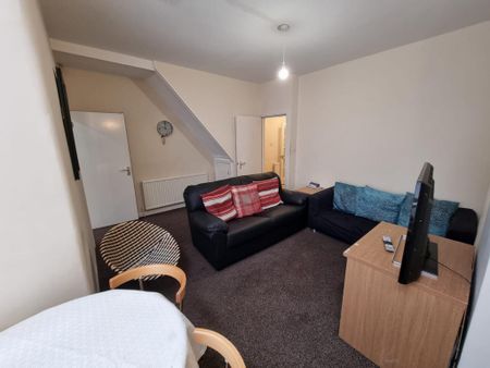 4 bedroom terraced house to rent - Photo 2