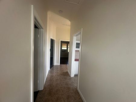 To register & apply for this property, please use this link: https://snug. com/ - Photo 2