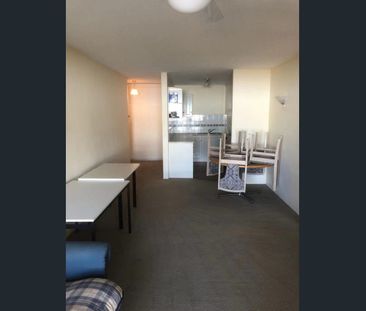 UWA Primary school shopping center lake just near by - Photo 3