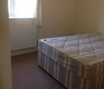 2 bed Apartment - To Let - Photo 4