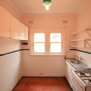 OVERSIZED ONE BEDROOM PLUS STUDY! - Photo 2