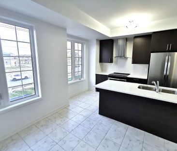 For Lease - 167 Harding Park Street, Newmarket, Ontario - Photo 3