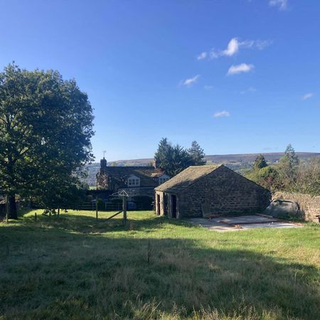 Cottage in West Yorkshire, - Photo 4