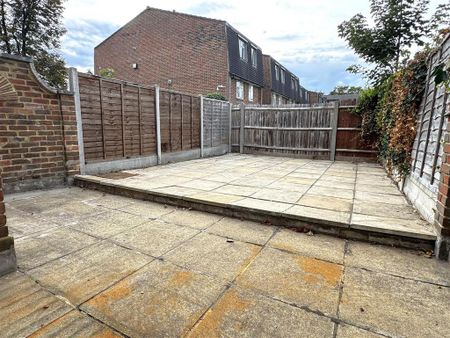 3 bedroom terraced house to rent - Photo 2