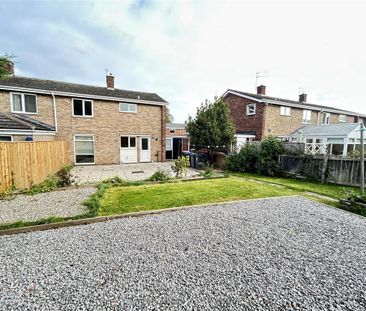 3 bedroom semi-detached house to rent - Photo 6