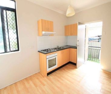 Oversized one bedroom apartment! - Photo 4