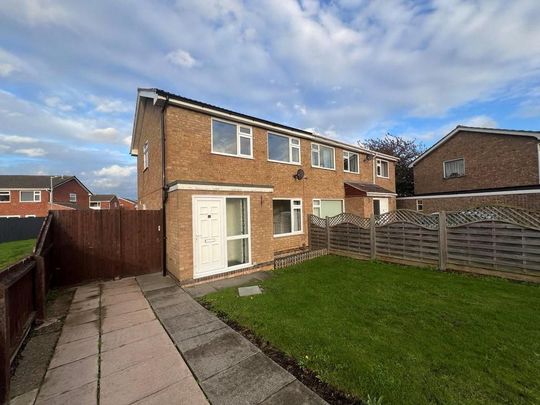 3 bedroom semi-detached house to rent - Photo 1