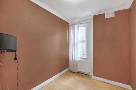 3 bedroom flat to rent - Photo 2