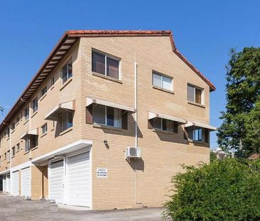 "Secure Your Spot in Sought-After Coorparoo" - Photo 2