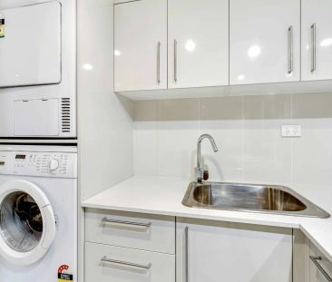 Stylish 2-Bedroom Apartment in the Heart of Coorparoo - Photo 4