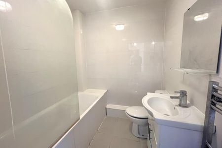 Chapel Street, Woking, Surrey, GU21 - Photo 4