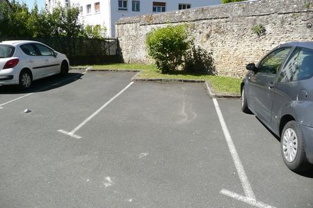 A LOUER F1 avec parking RUE DE LEBISEY CAEN - Photo 4