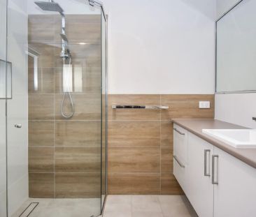 Low Maintenance & Stylish Home - Photo 3