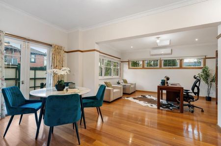 A Warm and Charming Family Home in a Tightly Held Camberwell Pocket - Photo 2