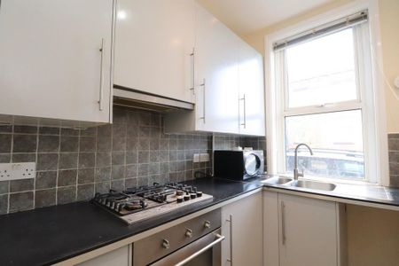 3 bedroom end of terrace house to rent - Photo 3