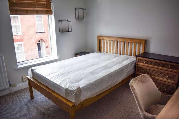 Thesiger Street - Bed, LN5 - Photo 1