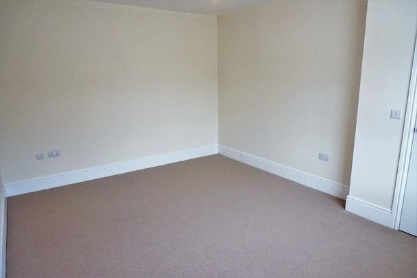 4 bedroom semi-detached house to rent - Photo 1