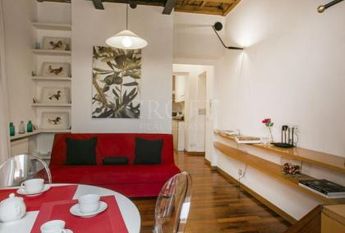 A Charming Penthouse with a Balcony in the Heart of Rome. In Residence with consierge, A/C , WIFI.Rif. #1946