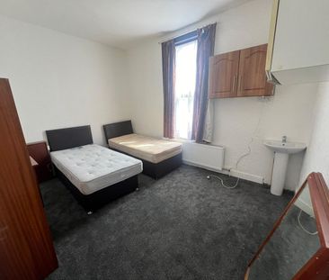 Room in a Shared House, Aldborough Road South, IG3 - Photo 1