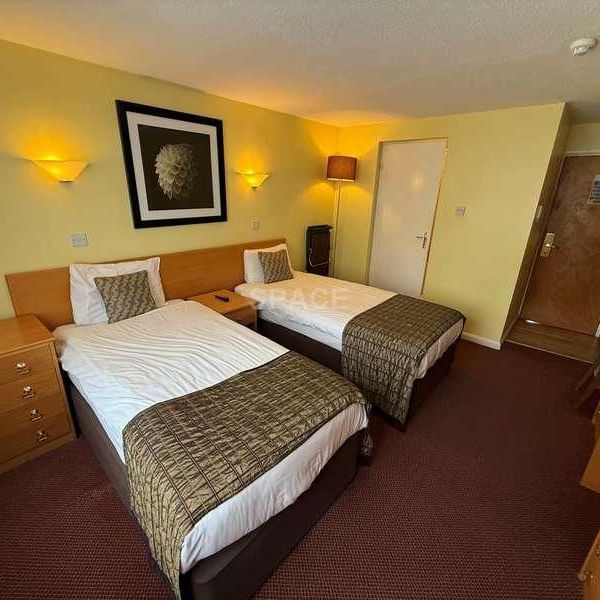 Connaught Road, Reading, RG30 - Photo 1