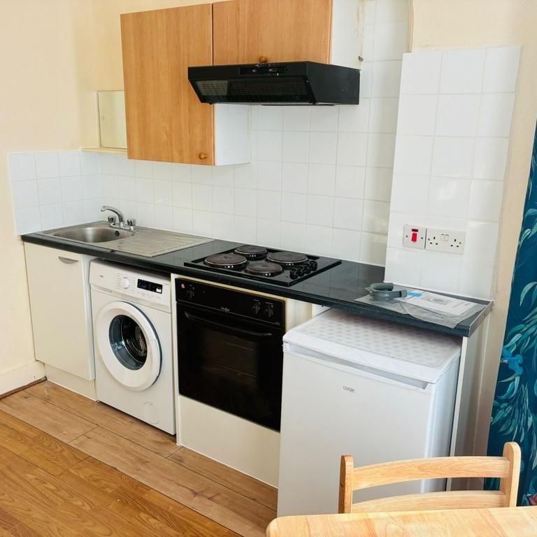 Studio to rent - Photo 1