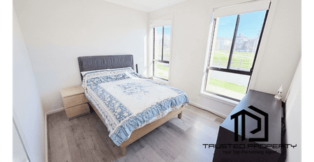 Stunning Modern 4-Bedroom Home with Park Views & City Convenience - Photo 4