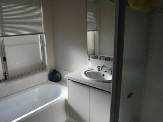 🏡 Spacious 3x2 Family Home for Rent! - Photo 1