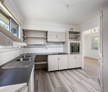 FRESHLY PAINTED COSY 2 BEDROOM VILLA - Photo 2