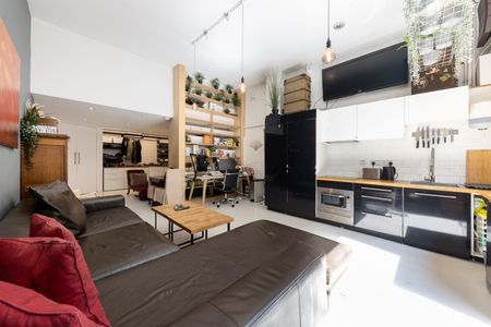 1 Bed Penthouse, Trafalgar Mews, E9 - Photo 2