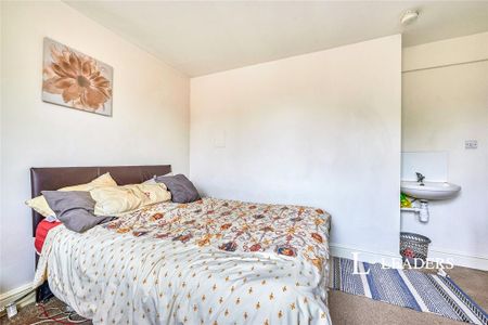 1 bedroom in a house share to rent - Photo 4