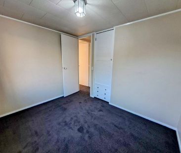 Comfy 3 Bedroom Home with Garden - Photo 6