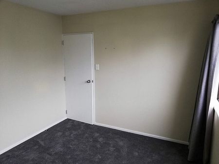 Comfy 3 Bedroom Riccarton Apartment - Photo 2