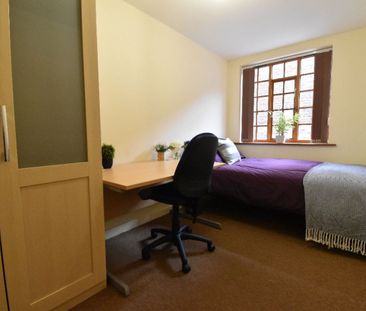 4 bed Apartment Lion Works - City Campus - Photo 6