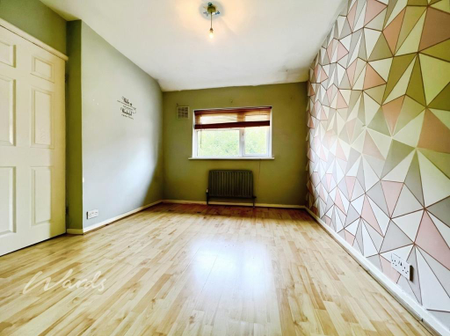 3 bedroom end of terrace house to rent - Photo 3