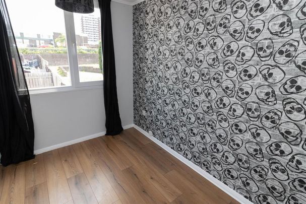 3 bedroom end of terrace house to rent - Photo 1