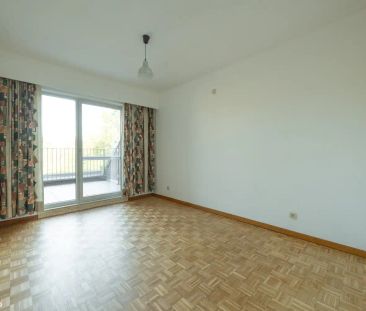 VERZORGD APPARTEMENT MET 2 SLAAPKAMERS, TERRAS EN AUTOSTAANPLAATS NABIJ HET CENTRUM VAN BILZEN - Photo 3