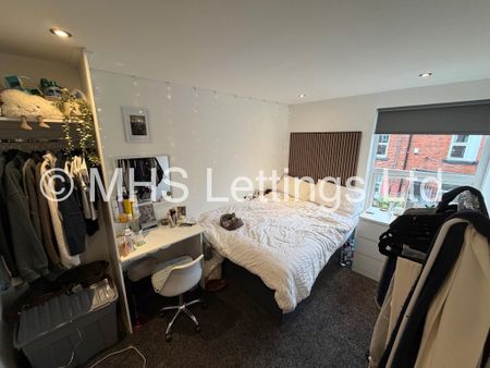 4 Bedroom Mid Terraced House for rent in Welton Place - Photo 4