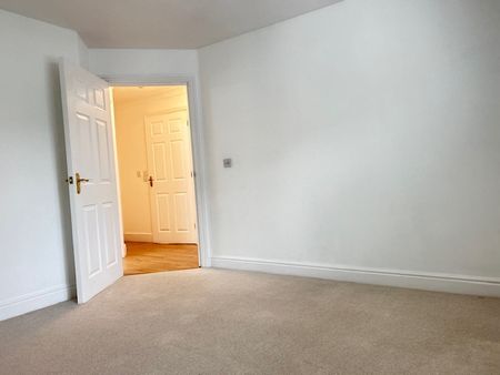 Two Bedroom Modern Pristine Apartment for Rent in Gravesend - Photo 4