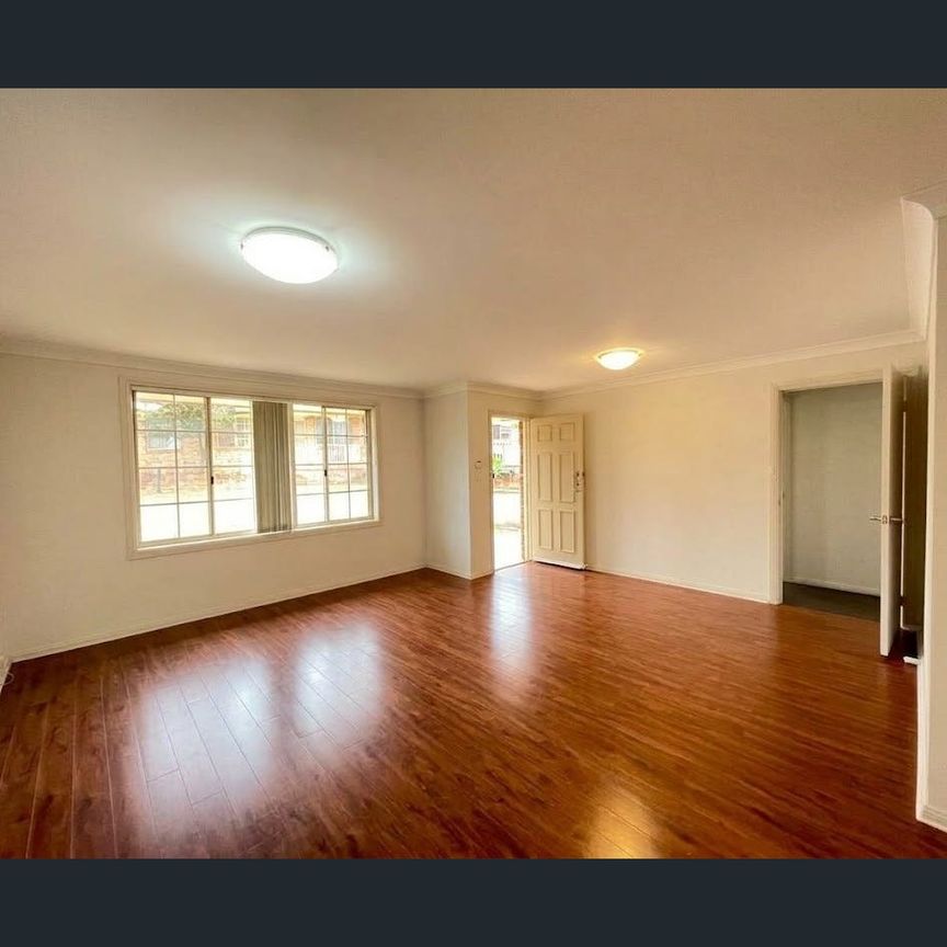 3-Bedroom Villa in Quiet Eastwood Complex - Photo 1
