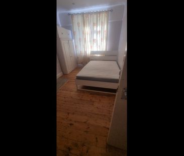 2 Bed Flat, London Road, SE23 - Photo 2