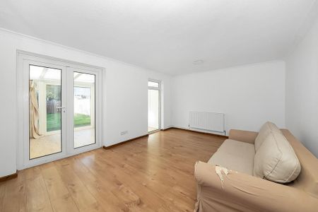 2 bedroom end of terrace house to rent - Photo 2