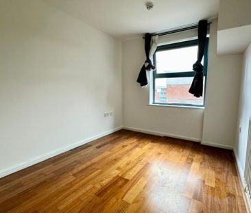 2 bedroom flat - Photo 3