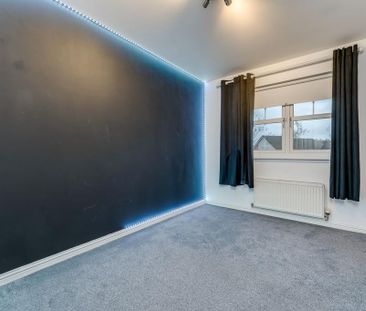 4 bedroom detached house to rent - Photo 2