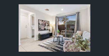 Stylish Coastal Townhouse in Port Norlunga South - Photo 2