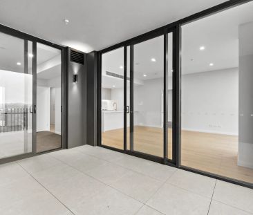 Contemporary Two-Bedroom Apartment – Steps to Metro - Photo 3
