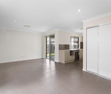 NEW CARPET & INTERNAL RE-PAINT! - Photo 2