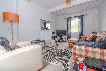 3 bedroom semi-detached house to rent - Photo 4