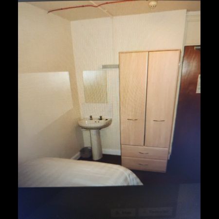 Room in a Shared Flat, M, M16 - Photo 4