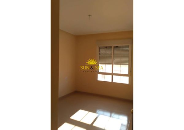 THREE-BEDROOM APARTMENT – ALMORADÍ