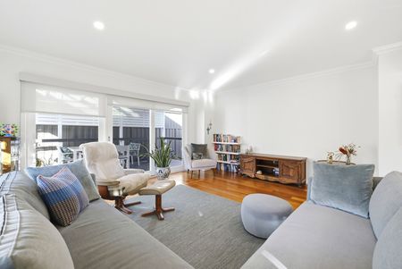 Beautifully Presented, Premium Living in an Ideal Central Location - Photo 2